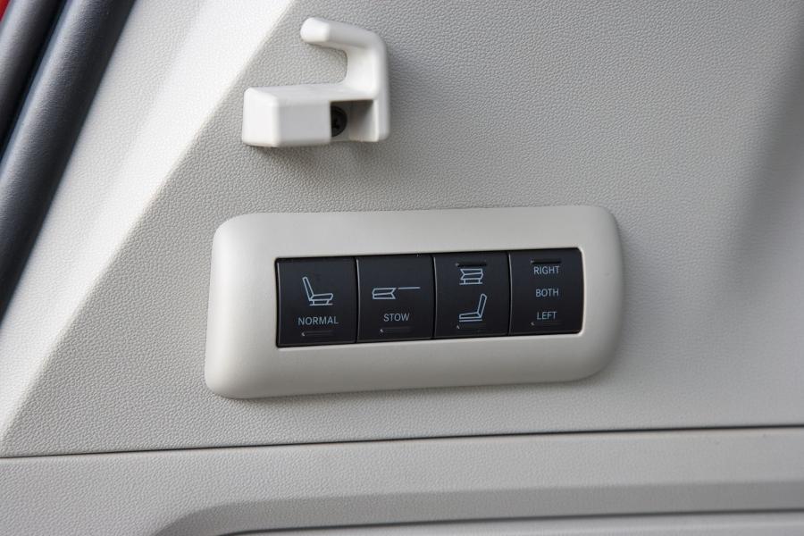  Chrysler Grand Voyager 2008 года  (фото 9 из 108)